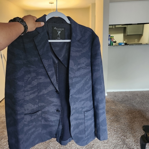 Blazer - Picture 4 of 4